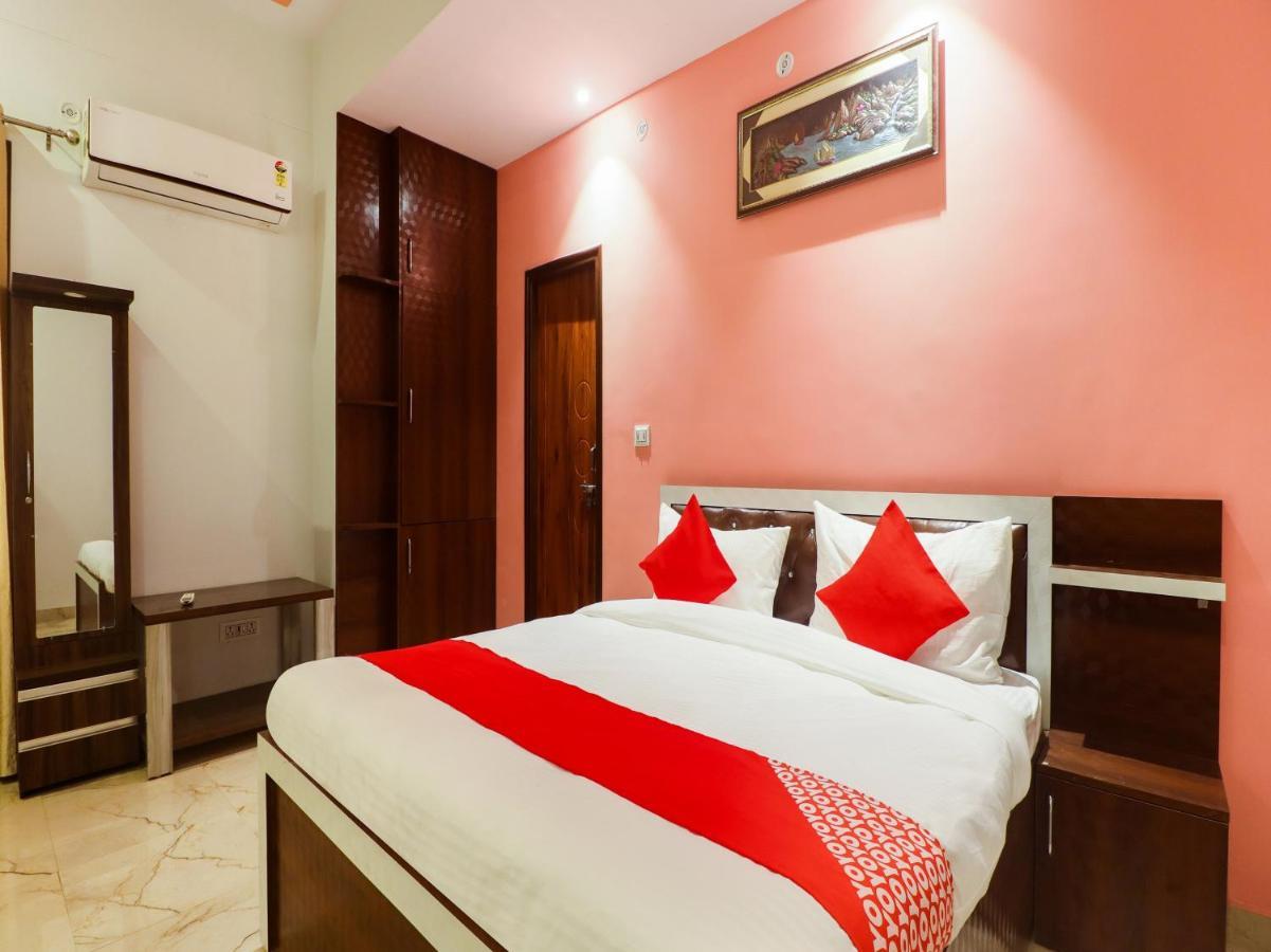 Oyo Lck1233 Rivaaj Palace Lucknow Esterno foto