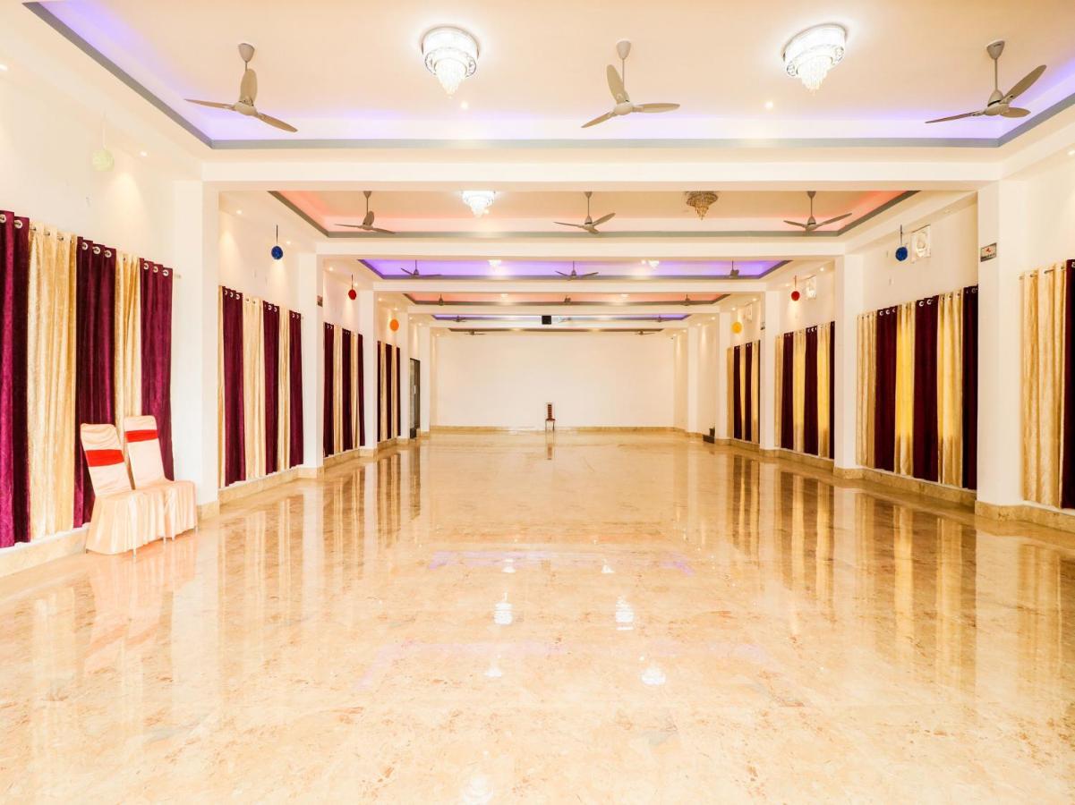 Oyo Lck1233 Rivaaj Palace Lucknow Esterno foto